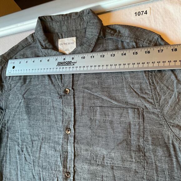 On The Byas Short Sleeve Button Down Shirt size L, Gray, Longer Length - Picture 3 of 9